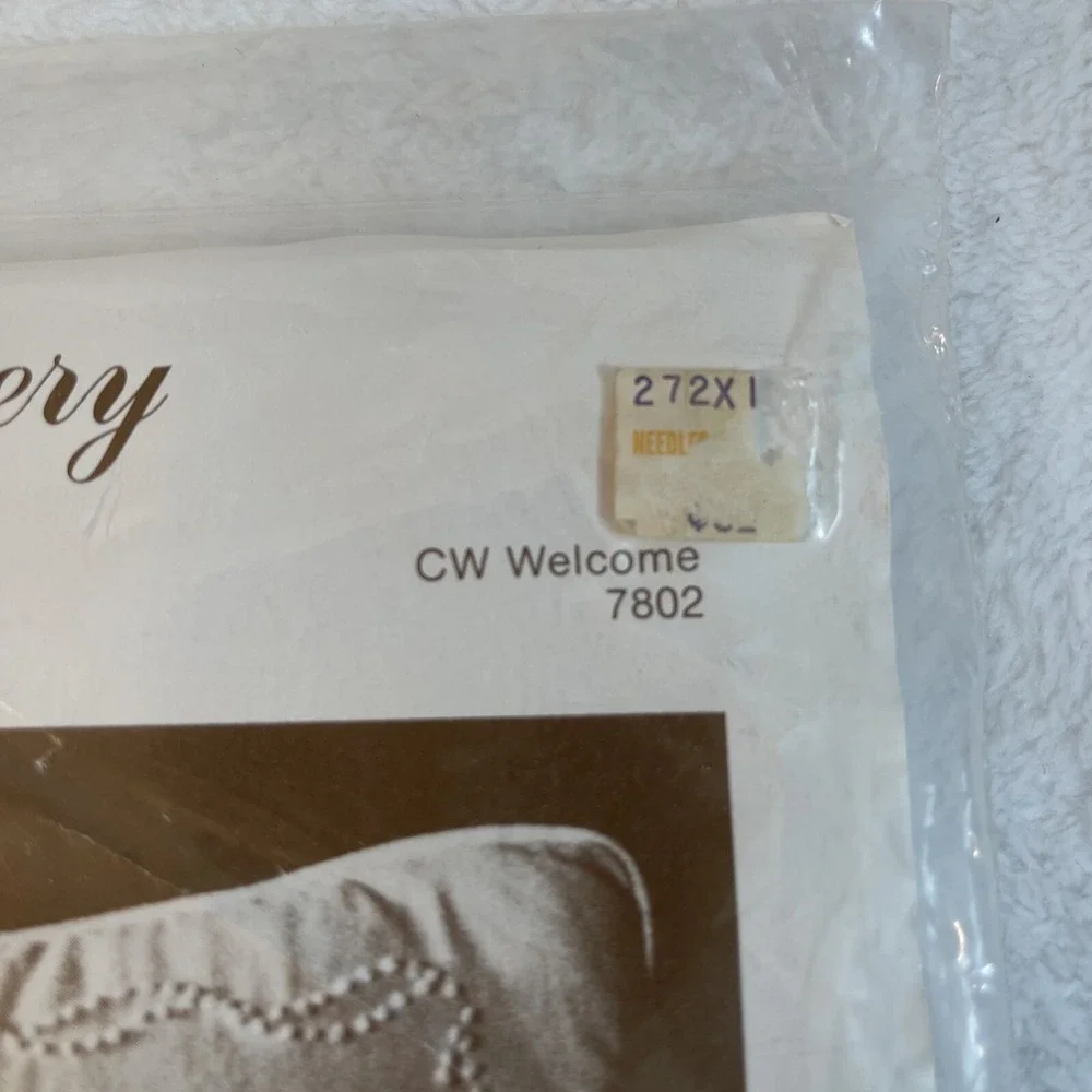 Cathy Needlecraft Candlewickery Pineapple Welcome Pillow Kit #7802 – Sealed NOS